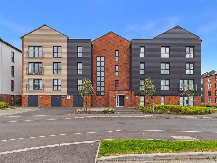 2 Bedroom Flat For Sale In Hobbs Way, Gloucester, GL2