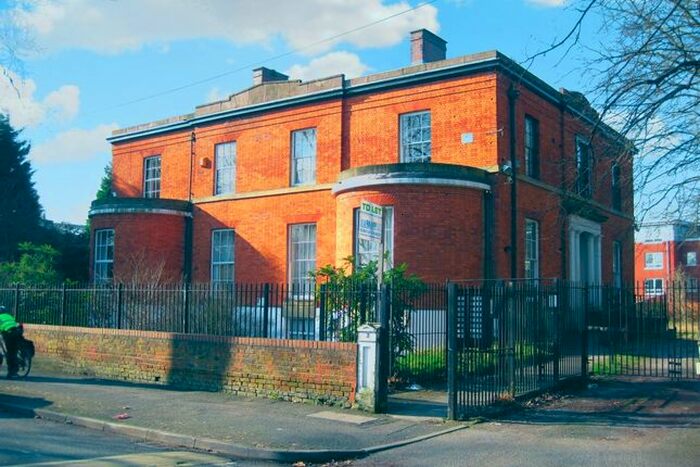 2 Bedroom Flat To Rent In Swinton Grove, Manchester, M13