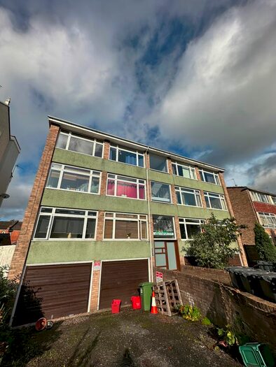 4 Bedroom Flat To Rent In Flat Russell Court, Leamington Spa, CV31