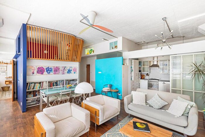 2 Bedroom Apartment For Sale In , Canal Bldg, Shepherdess Walk, London, Uk, N1