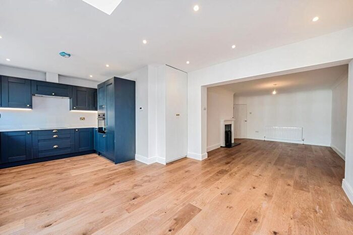 3 Bedroom Maisonette To Rent In London Road, Ewell, KT17