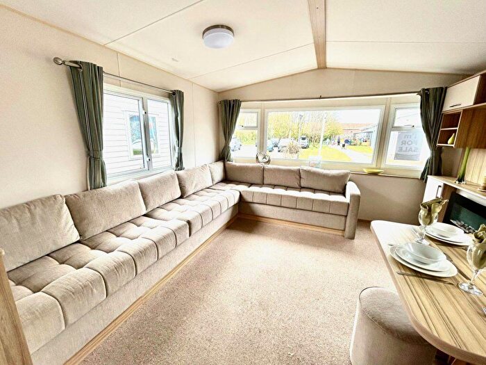 3 Bedroom Park Home For Sale In Newhaven Holiday Park, SK17