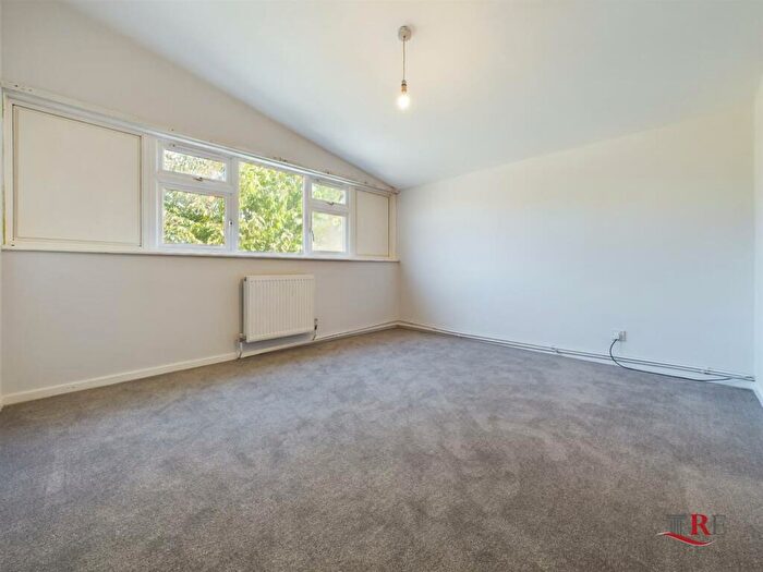 4 Bedroom Town House To Rent In Lovett Way, London, NW10