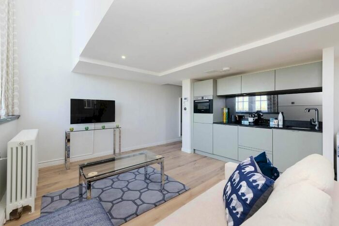 1 Bedroom Flat To Rent In Flat, Mcdonald Road, Edinburgh, EH7