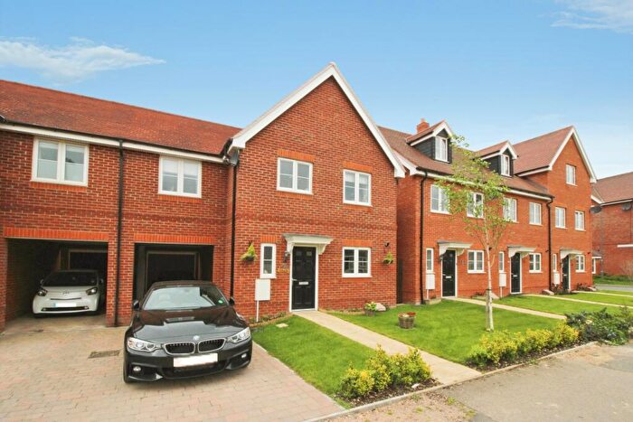 4 Bedroom Semi-Detached House For Sale In Collington Rd, Berryfields, Aylesbury, HP18