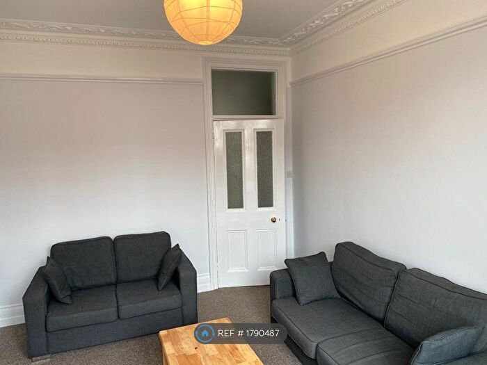 2 Bedroom Flat To Rent In Trinity Road, London, SW17