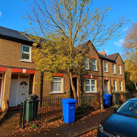 2 Bedroom Property To Rent In London Road, Purfleet-On-Thames, RM19