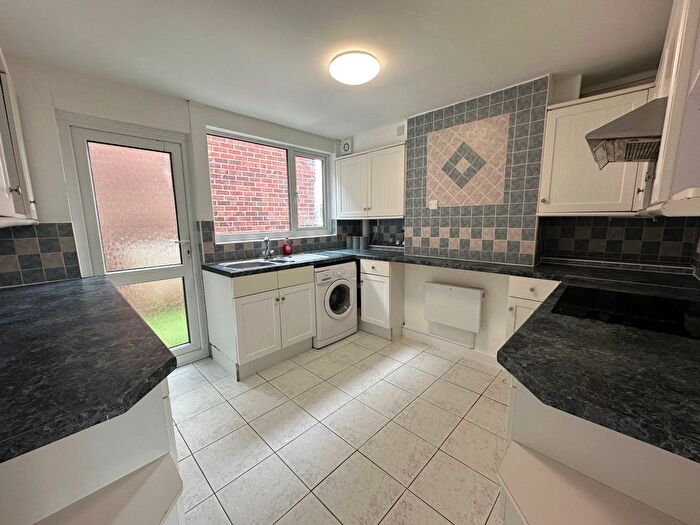 2 Bedroom Flat To Rent In Comrie Close, Coventry, CV2