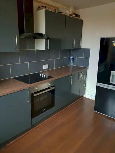 4 Bedroom Maisonette To Rent In St. Andrews Square, Rotherham, S63