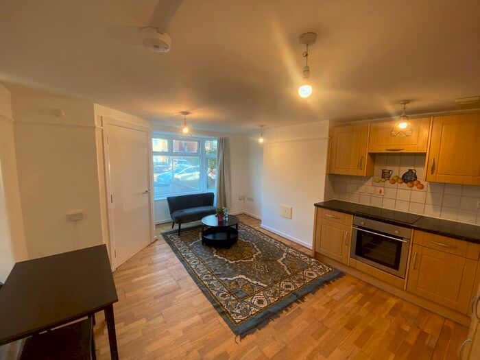 2 Bedroom Flat To Rent In St. Leonards Road, Oxford, OX3