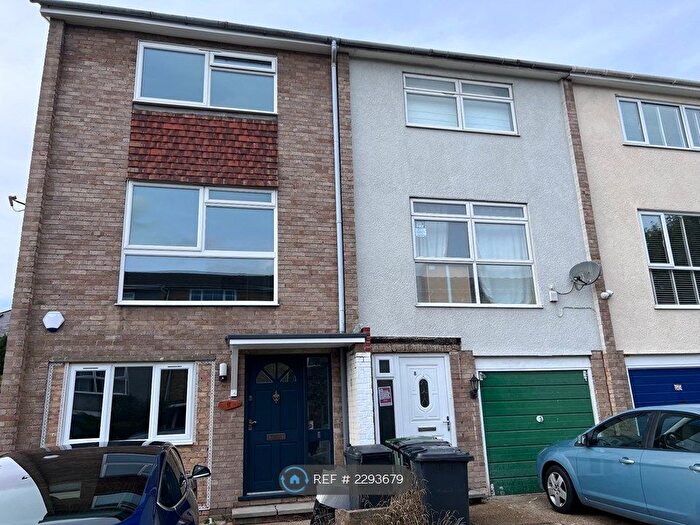 5 Bedroom Semi-Detached House To Rent In April Glen, London, SE23