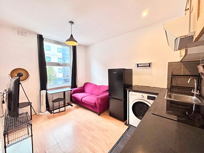 2 Bedroom Flat To Rent In Caledonian Road, London, N7