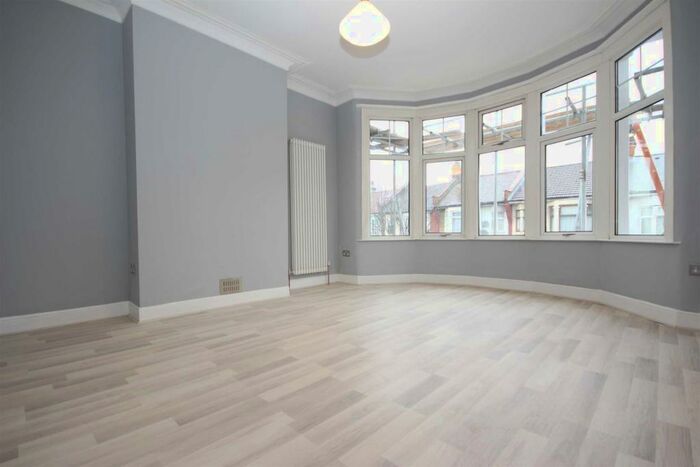 2 Bedroom Flat To Rent In Canterbury Road, Leyton, E10