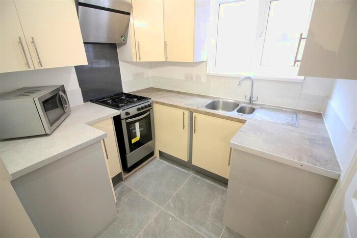 1 Bedroom Flat To Rent In Park Road, Hounslow, TW3