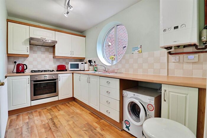 2 Bedroom Flat For Sale In Scholars Court, Stoke-On-Trent, ST4