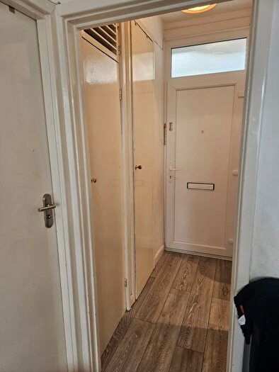 1 Bedroom Flat To Rent In Wellesley Court, Maida Vale ., W9