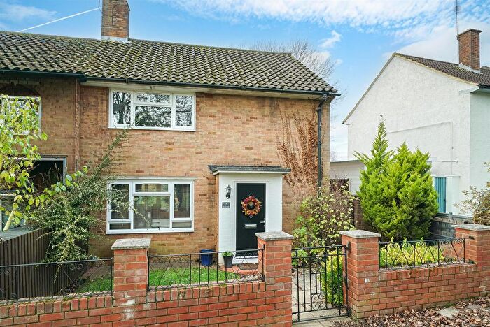 3 Bedroom End Terrace House For Sale In Broom Hill, Chaulden, Hemel Hempstead, Hertfordshire, HP1