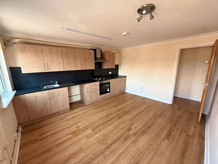 3 Bedroom Flat To Rent In Princess Avenue, Stainforth, DN7