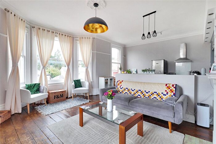 2 Bedroom Flat For Sale In Grove Hill Road, Tunbridge Wells, Kent, TN1