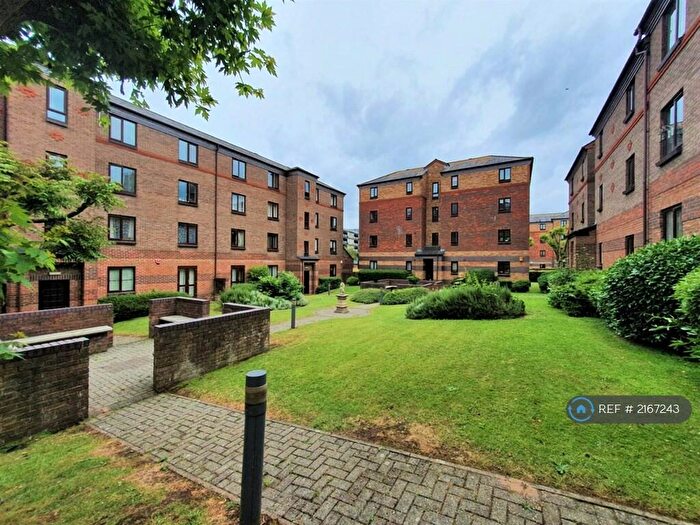 2 Bedroom Flat To Rent In Tiffany Court, Bristol, BS1
