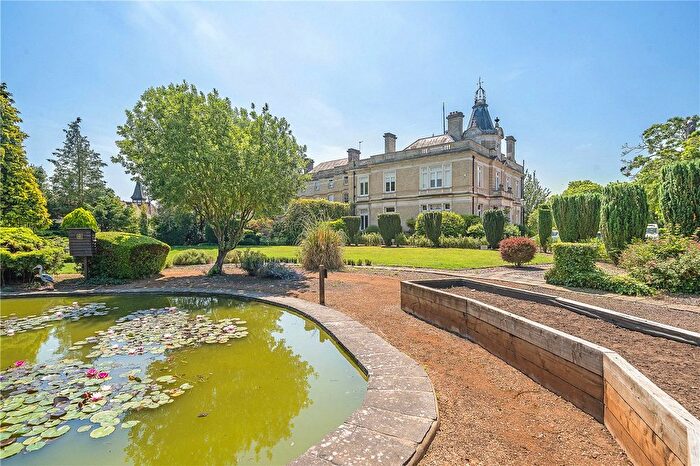 2 Bedroom Flat For Sale In Bucknall Way, Beckenham, BR3