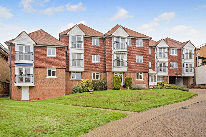2 Bedroom Flat For Sale In Dartford Road, Sevenoaks, Kent, TN13