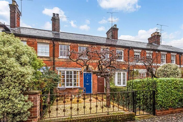 2 Bedroom Cottage For Sale In Long Garden Walk, Farnham, GU9