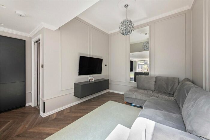 1 Bedroom Flat To Rent In Kingston Upon Thames, London, SW20