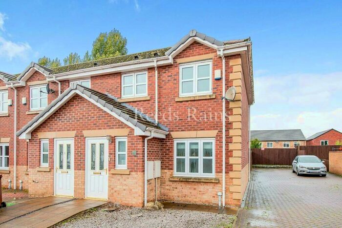 3 Bedroom End Of Terrace House To Rent In Queens Close, Great Preston, Leeds, LS26