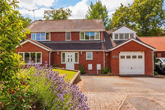 5 Bedroom Detached House For Sale In Warwick Place, Southam, CV47