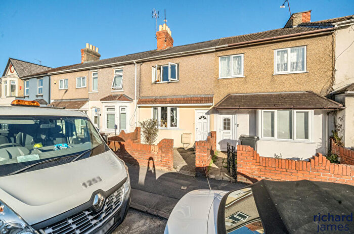 3 Bedroom Terraced House For Sale In Cricklade Road, Gorse Hill, Swindon, SN2