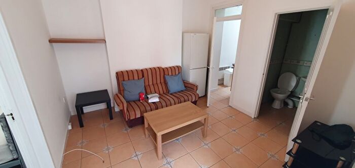 2 Bedroom Flat To Rent In Minny Street, Cathays, Cardiff, CF24