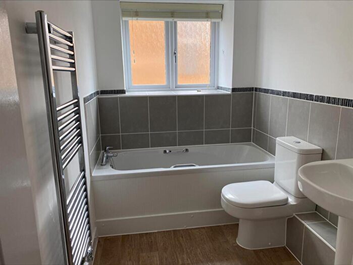 2 Bedroom Flat To Rent In Clenshaw Path, Acacia Park, Basildo, NEssex, SS14
