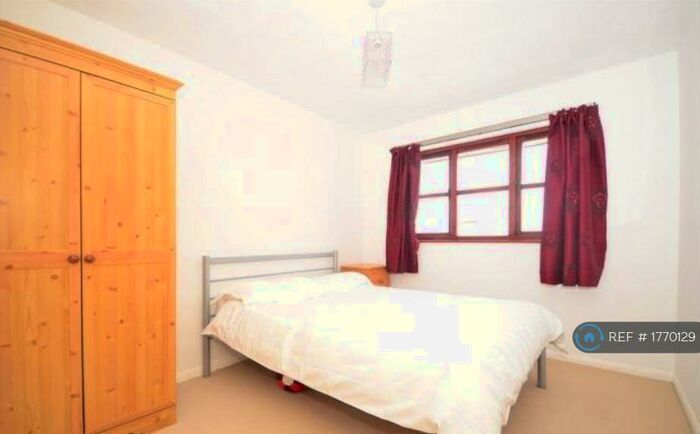 1 Bedroom Flat To Rent In Winston Close, Greenhithe, DA9