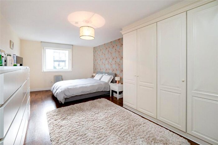 2 Bedroom Apartment To Rent In Berglen Court, Branch Road, London, E14