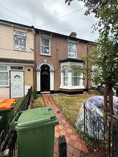 5 Bedroom Terraced House To Rent In Carlton Road, London, E12