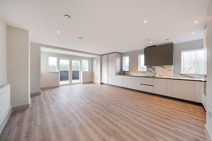 3 Bedroom Flat To Rent In Albion Street, London, SE16