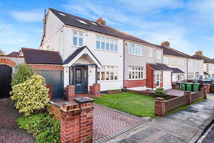 3 Bedroom Semi Detached House For Sale In Oaklands Close, Bexleyheath, DA6