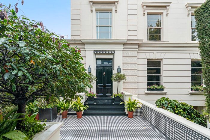 3 Bedroom Flat To Rent In Warwick Avenue, London, W9