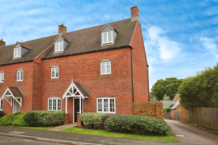 4 Bedroom End Of Terrace House For Sale In Tanners Close, Middleton Cheney, Banbury, OX17