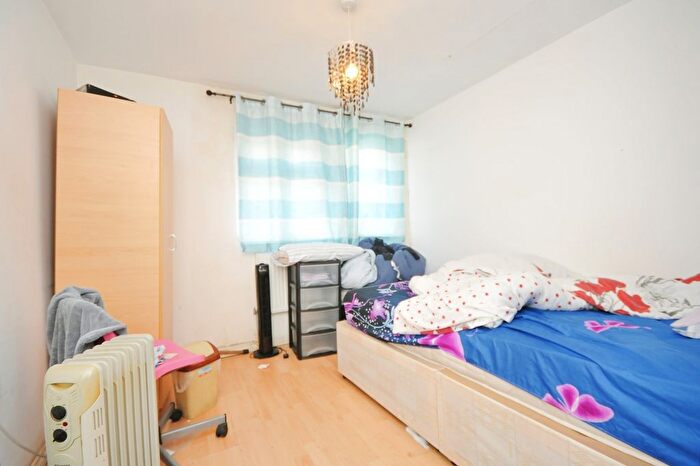 3 Bedroom Flat For Sale In Catford Hill, London, SE6