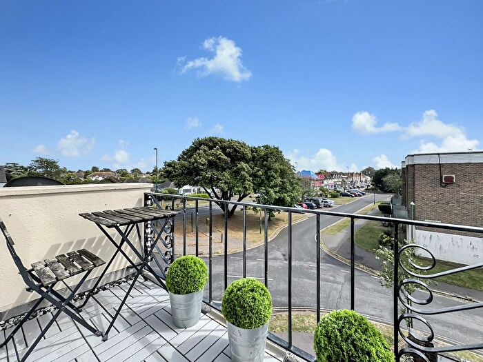 2 Bedroom Flat For Sale In Arundel Garden, Rustington, BN16