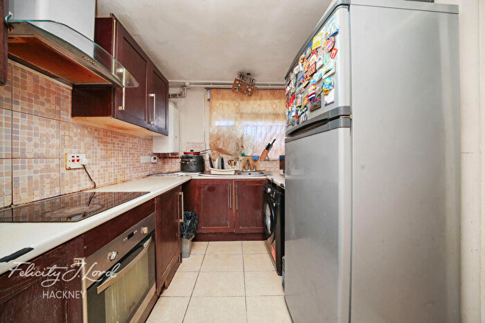 3 Bedroom Flat For Sale In Gilpin Road, London, E5