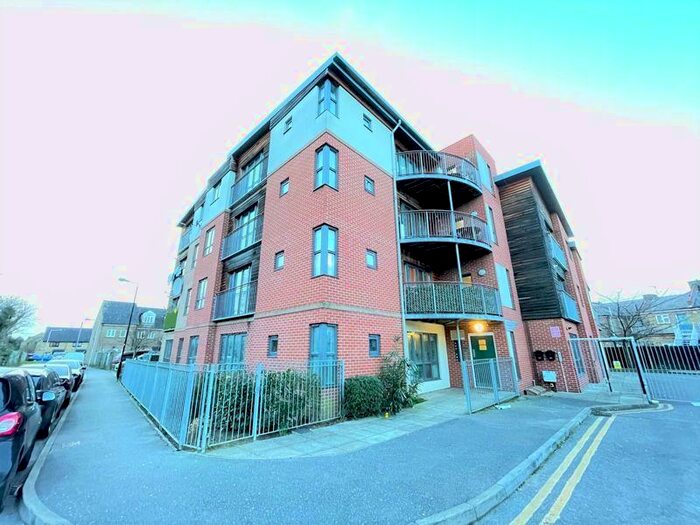 2 Bedroom Flat To Rent In Walthamstow, E17