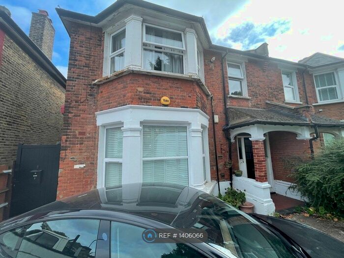 2 Bedroom Flat To Rent In Baring Road, London, SE12