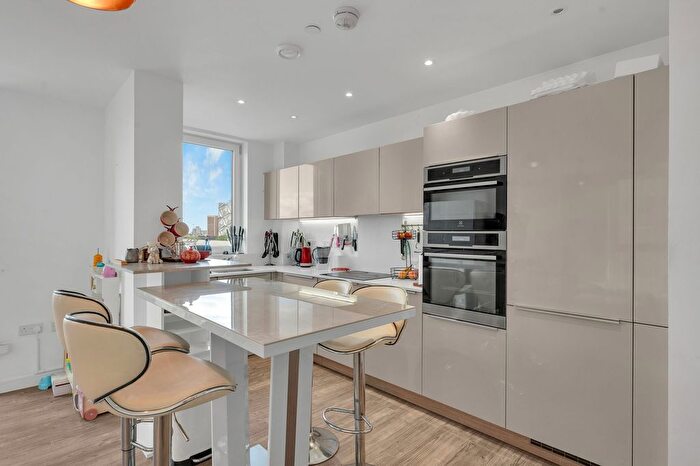 3 Bedroom Flat To Rent In Telegraph Avenue, Loop Court, SE10
