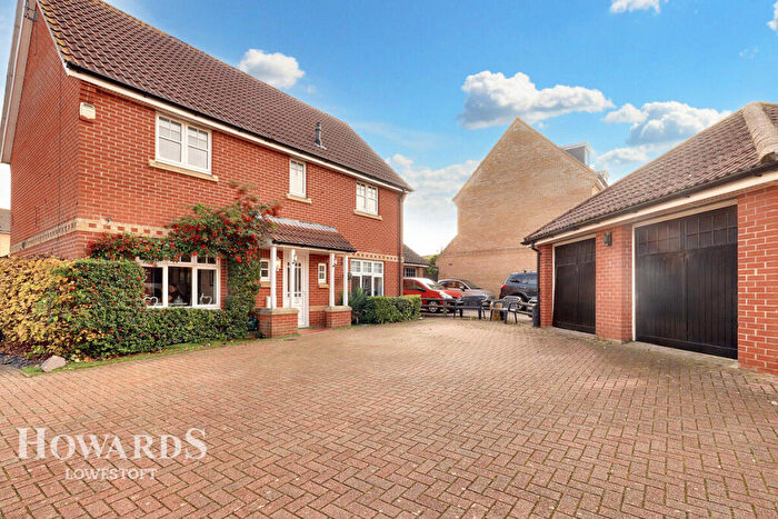 4 Bedroom Detached House For Sale In Yewdale, Lowestoft, NR33