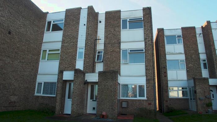2 Bedroom Maisonette To Rent In Maplins Close, Gillingham, ME8