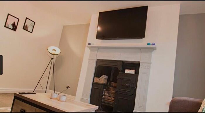 6 Bedroom Terraced House To Rent In Headingley Avenue, Leeds, West Yorkshire, LS6