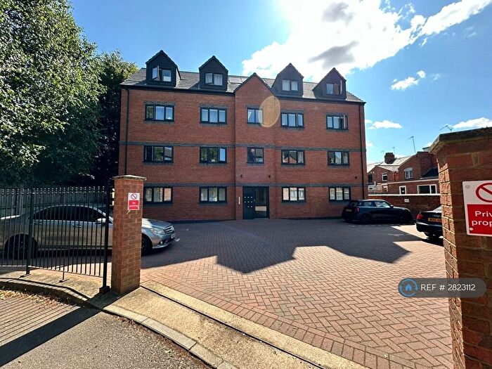 1 Bedroom Flat To Rent In Queens Park Parade, Northampton, NN2